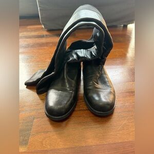 Stuart Weitzman 5050 Boot